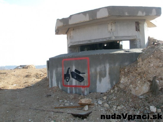 Neparkujte tank pred náš bunker, lebo budete odtiahnutý